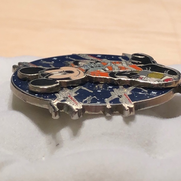 Rare Mickey Luke Skywalker in space 2007 Disney Pin, NEW - Picture 3 of 4